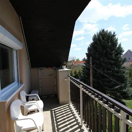 Magdalena Apartmanhaz * Кестхей