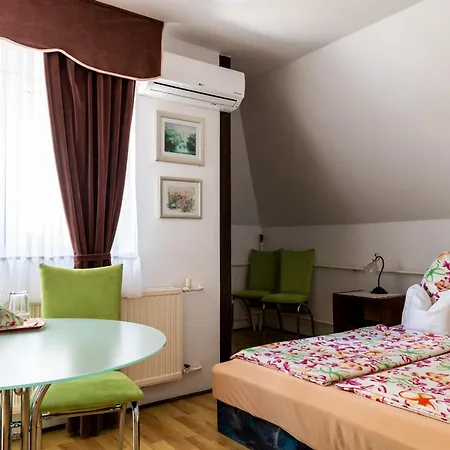 Magdalena Apartmanhaz Проживание в семье Кестхей