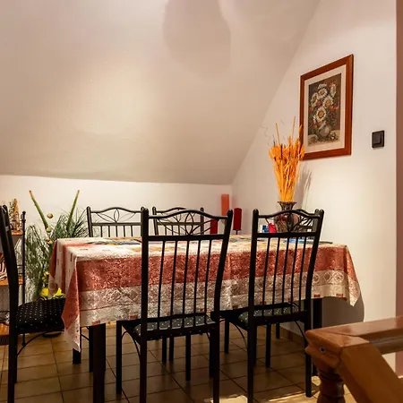 Magdalena Apartmanhaz *