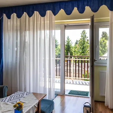 Magdalena Apartmanhaz *