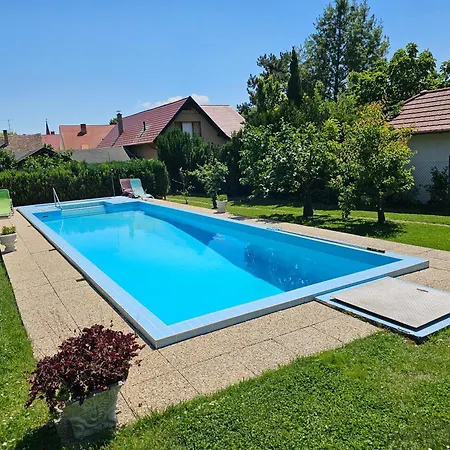 Magdalena Apartmanhaz בית אירוח קסזטלי